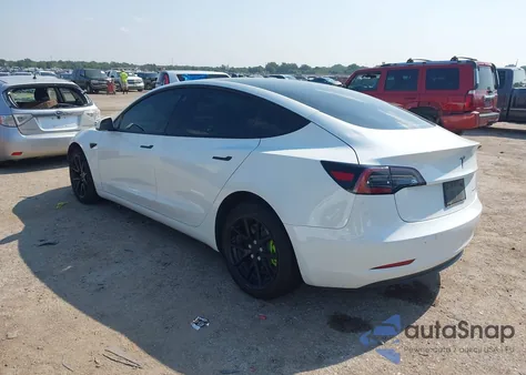 2021 Tesla Model 3 Long Range Dual Motor All-Wheel Drive z USA, uszkodzony, nr VIN 5YJ3E1EB9MF852840